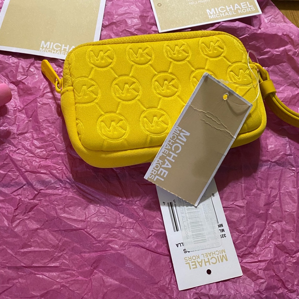 NWT MK Wristlet very cute ❤️❤️ - Picture 5 of 11